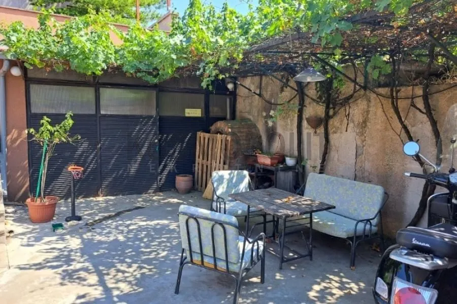 Prodaja, kuća, 130m², Mali Mokri Lug, Zvezdara Sve Podlokacije