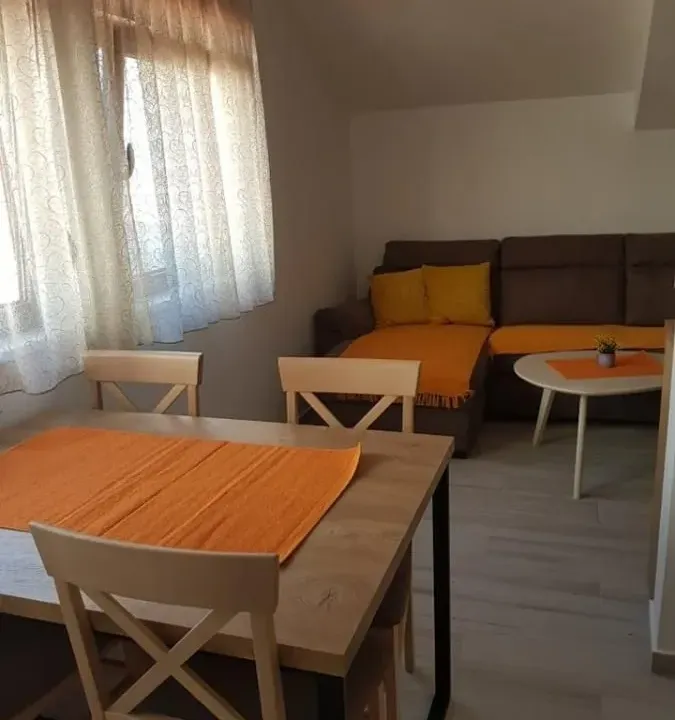 Izdavanje, dvosoban stan, 46m², Centar, Tivat