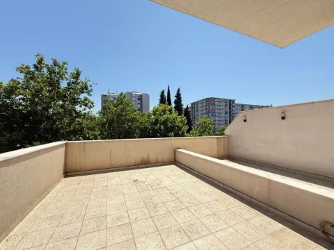 Izdavanje, dvosoban stan, 68m², Pobrežje, Podgorica - image 7