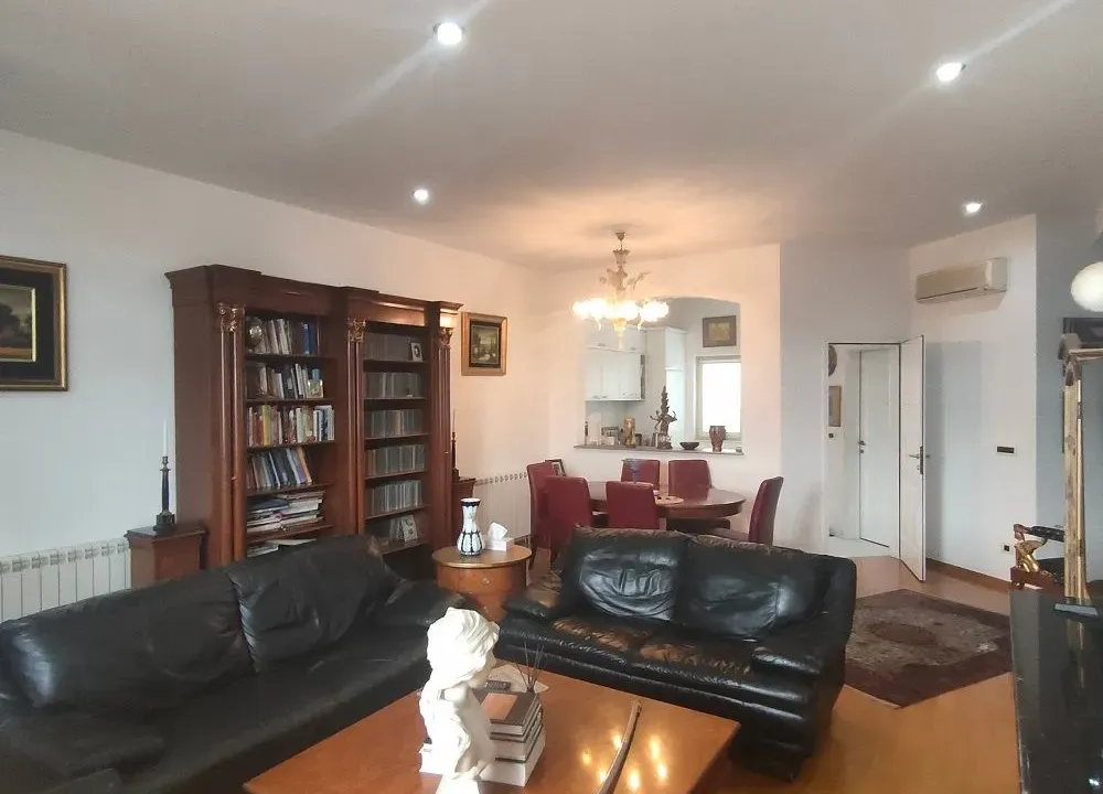 Prodaja, četvorosoban stan, 116m², Vračar Sve Podlokacije, Beograd