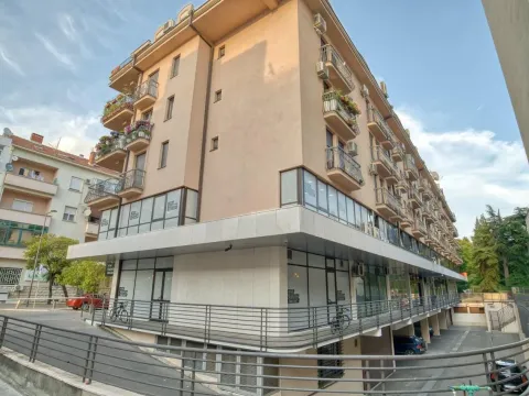 Izdavanje, dvosoban stan, 90m², Centar, Podgorica - image 6