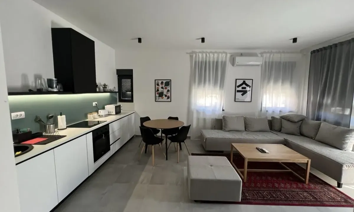 Izdavanje, dvosoban stan, 70m², Centar, Niš