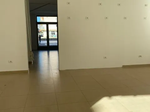 Izdavanje, poslovni prostor, 145m², City Kvart, Podgorica - image 9