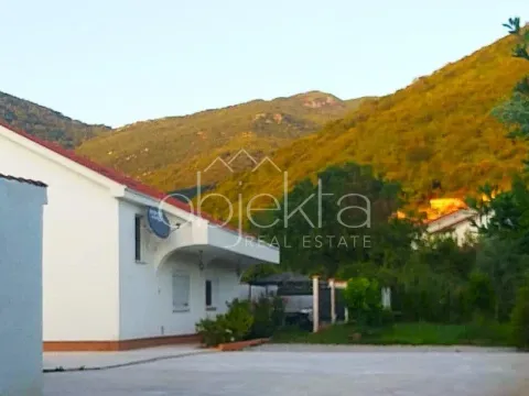 Rent, house, 136m², Tivat, Crna Gora - image 2