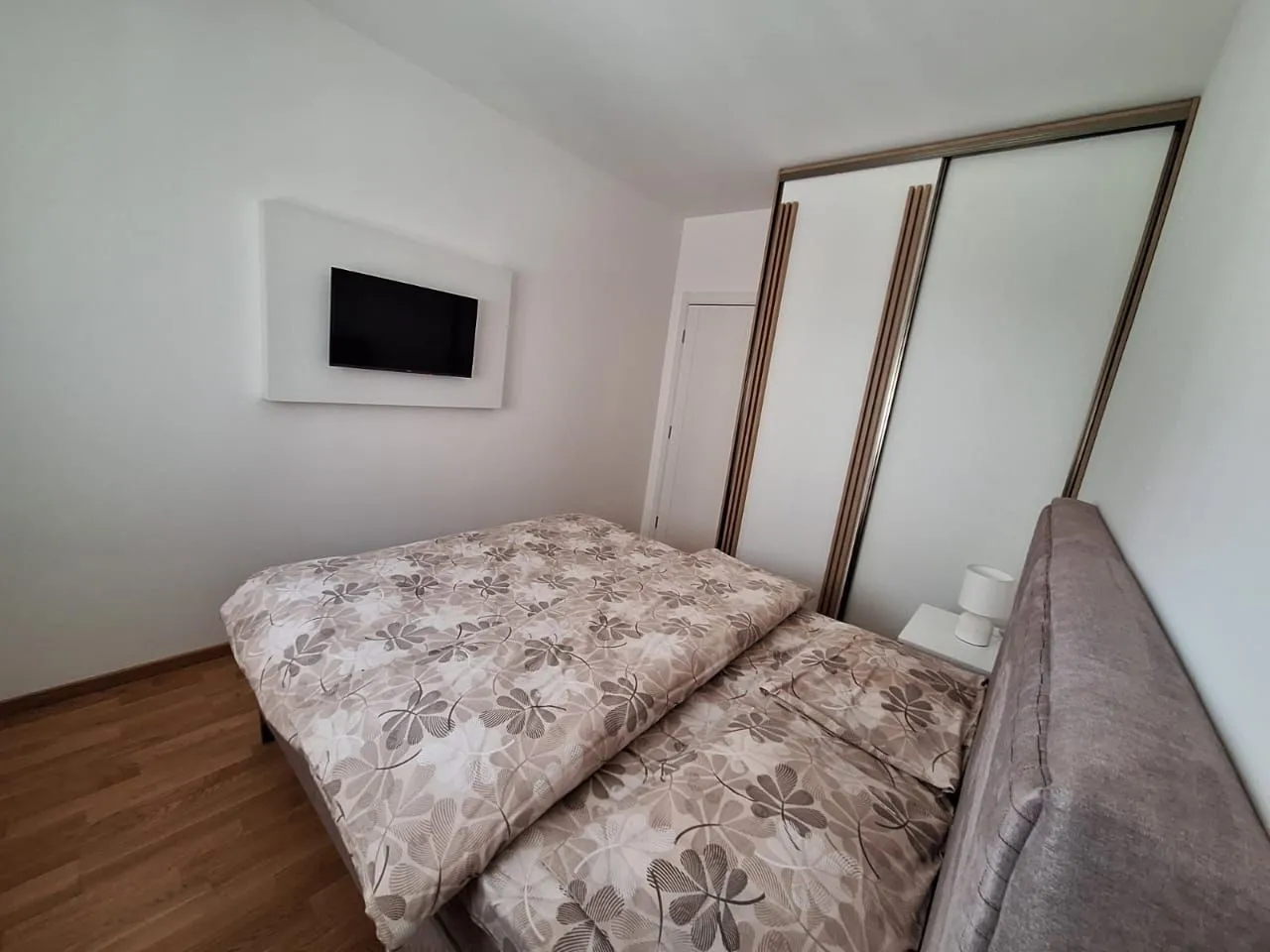 Izdavanje, jednosoban stan, 50m², Stari Aerodrom, Podgorica