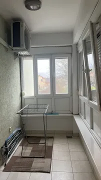 Glazed terrace with an air conditioning unit. - image 10