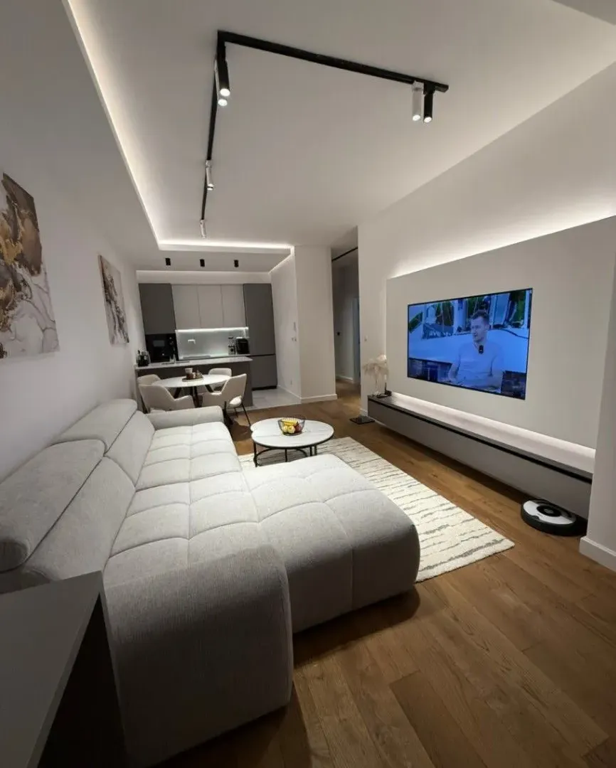 Izdavanje, jednosoban stan, 65m², Soho City, Bar