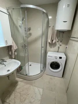 Rent, one bedroom apartment, 45m², Budva, Crna Gora - image 7