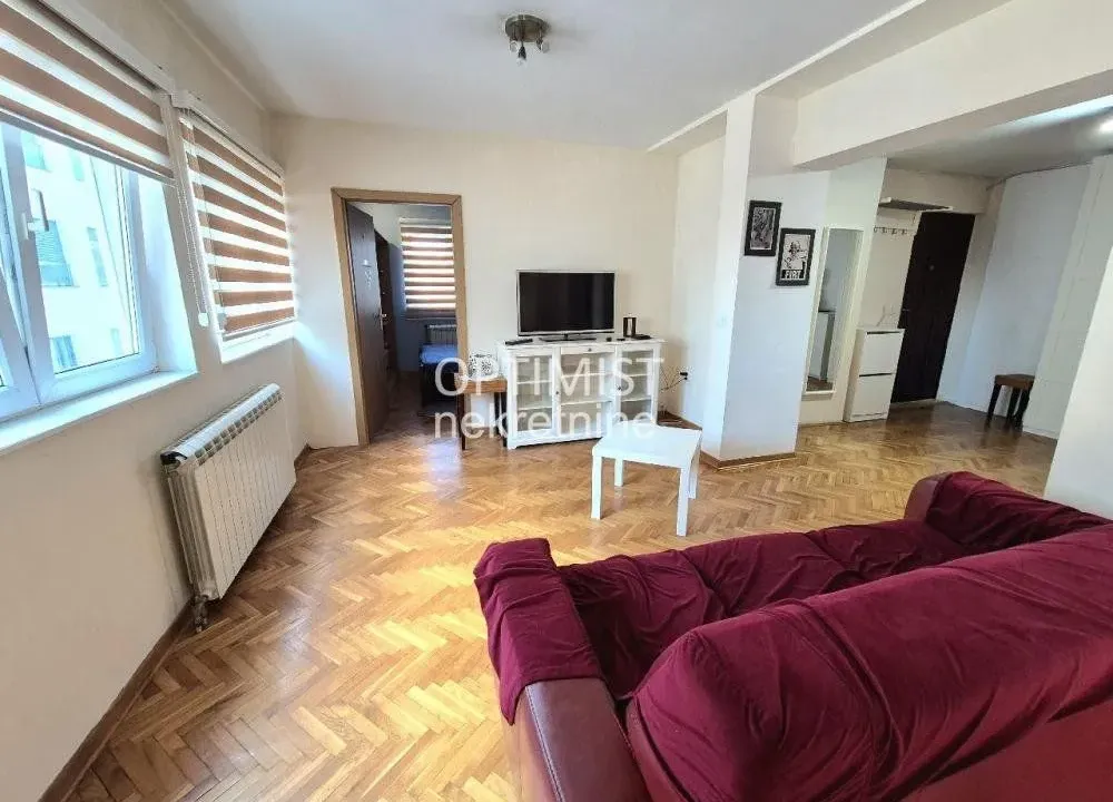 Izdavanje, dvosoban stan, 48m², Vračar Sve Podlokacije, Beograd