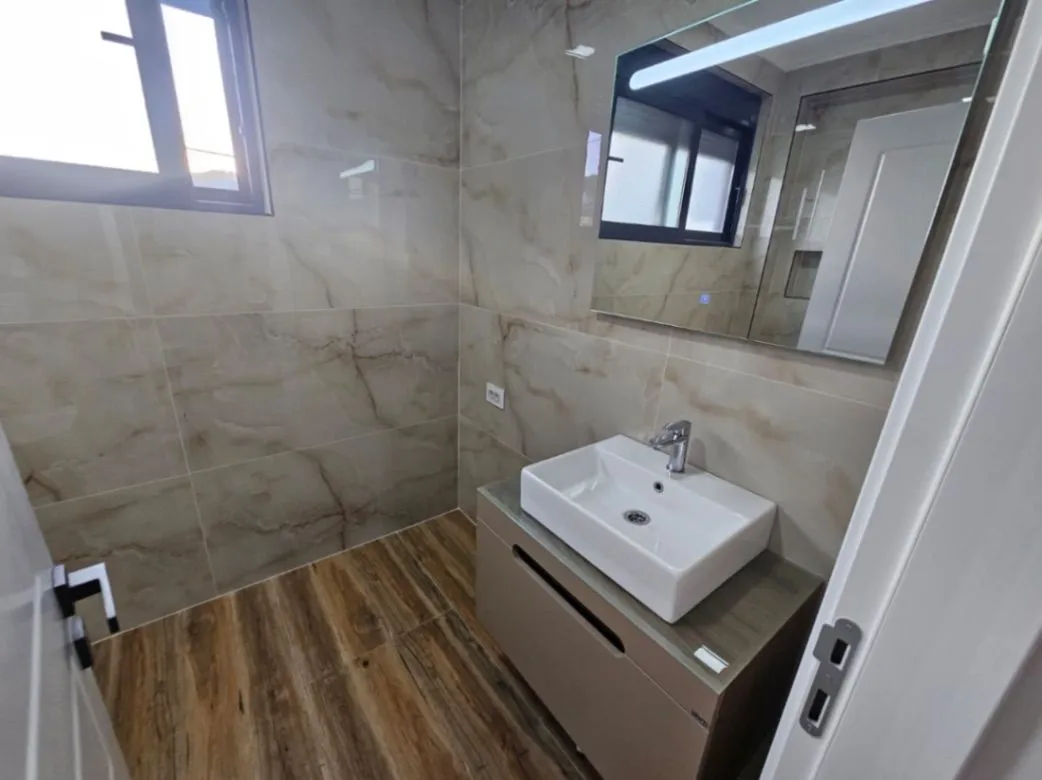 Sale, three bedroom apartment, 183m², Centar, Ulcinj