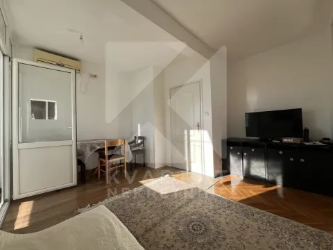 Izdavanje, jednosoban stan, 46m², Blok 6, Podgorica - image 2