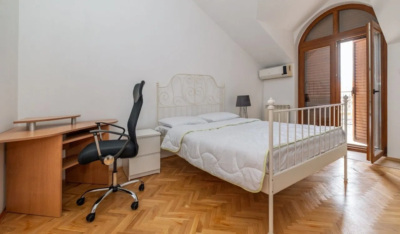 Rent, house, 280m², Gorica C, Podgorica