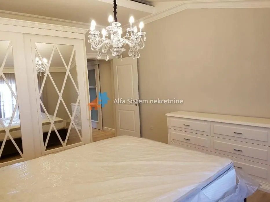Izdavanje, stan, 215m², Savski Venac, Beograd