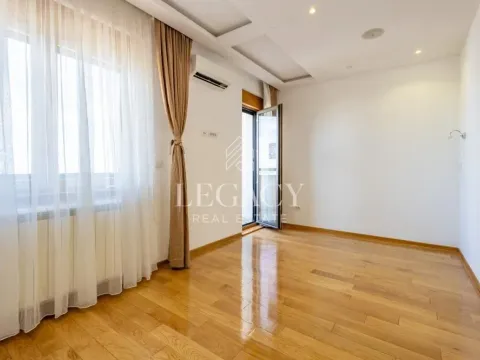 Prodaja, četvorosoban stan, 140m², Šumice, Beograd - image 13