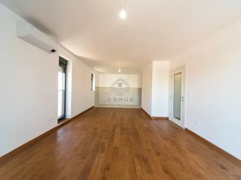 Prodaja, dvosoban stan, 110m², Tološi, Podgorica - image 4