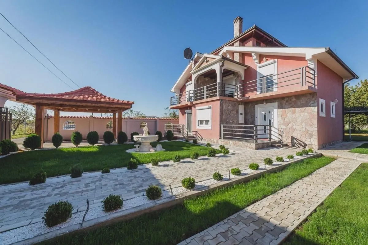 Prodaja, kuća, 200m², Donji Kokoti, Podgorica