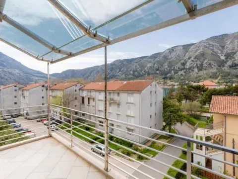 Izdavanje, dvosoban stan, 120m², Kotor, Crna Gora - image 9