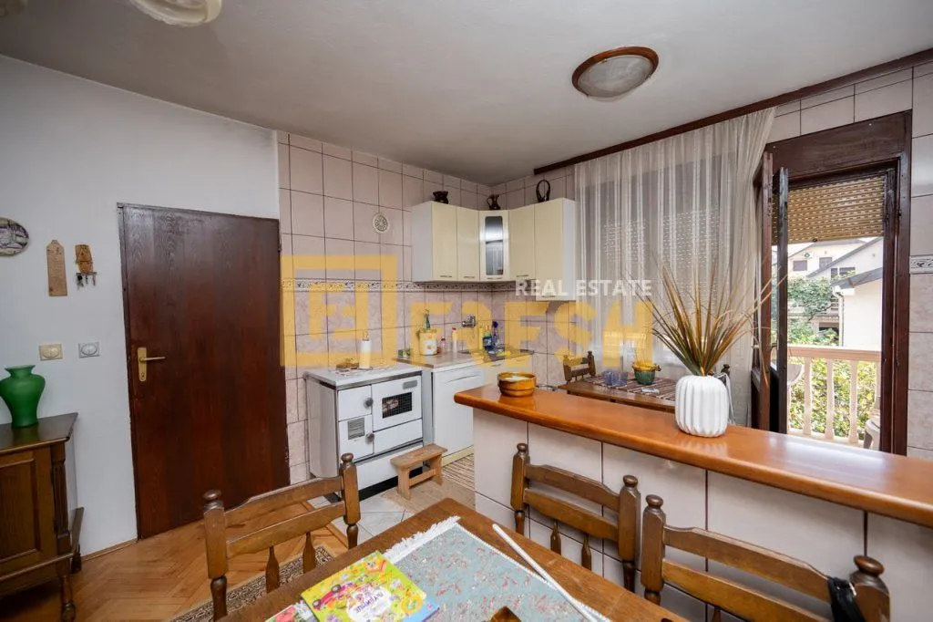 Sale, house, 150m², Stari Aerodrom, Podgorica