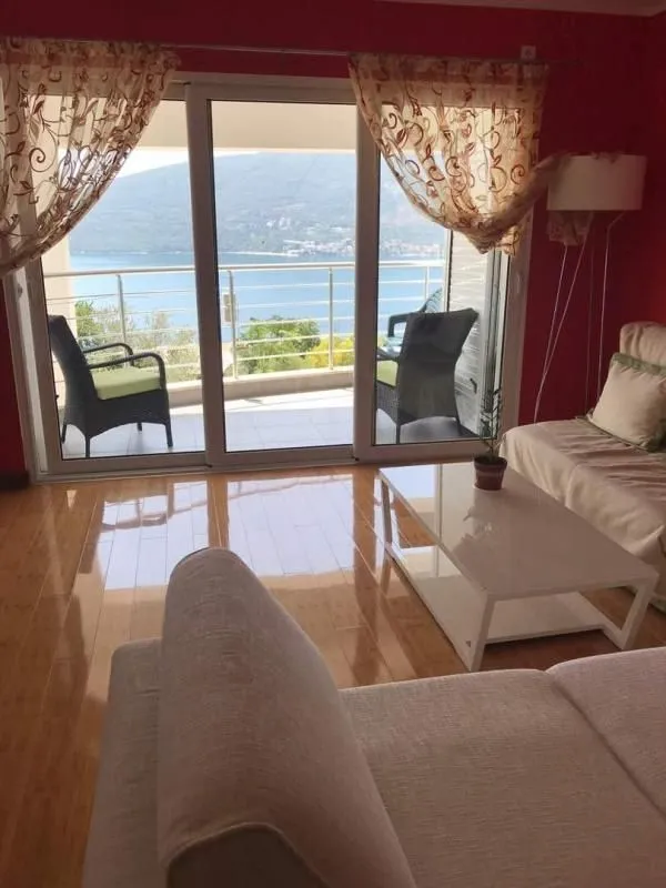 Prodaja, dvosoban stan, 82m², Herceg Novi, Crna Gora