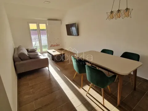 Izdavanje, stan, 80m², Tivat, Crna Gora - image 2