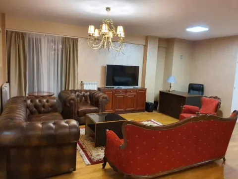 Izdavanje, četvorosoban stan, 130m², Voždovac Sve Podlokacije, Beograd - image 16
