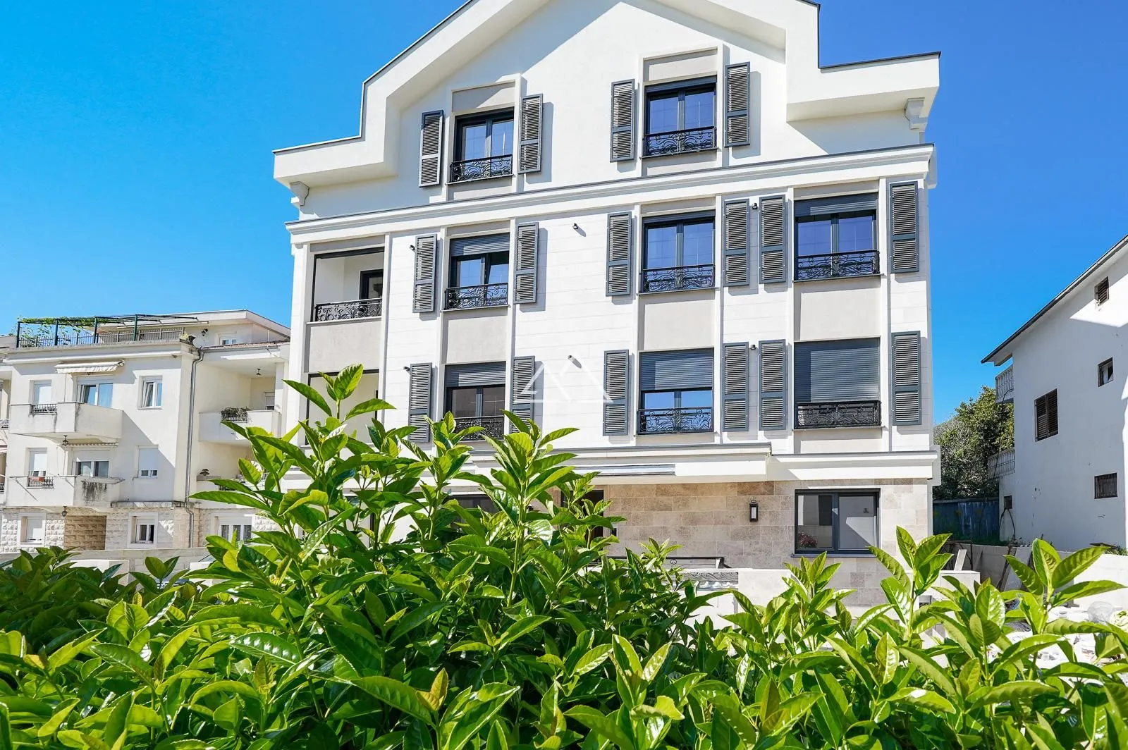 Prodaja, trosoban stan, 96m², Centar, Tivat