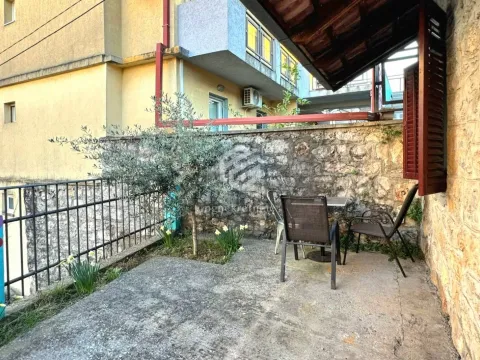 Izdavanje, kuća, 65m², Momišići, Podgorica - image 12