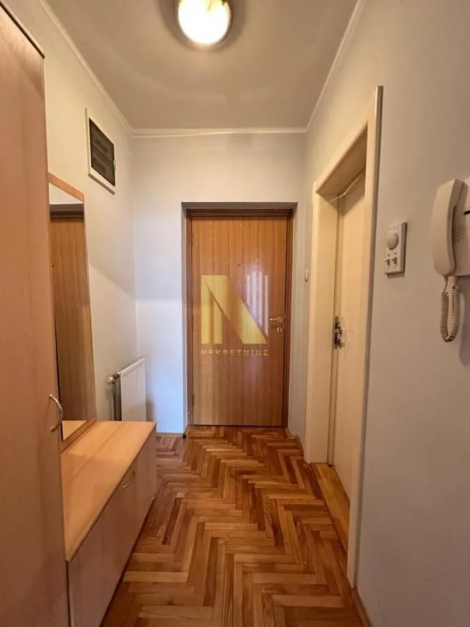 Izdavanje, jednosoban stan, 29m², Sajmište, Novi Sad