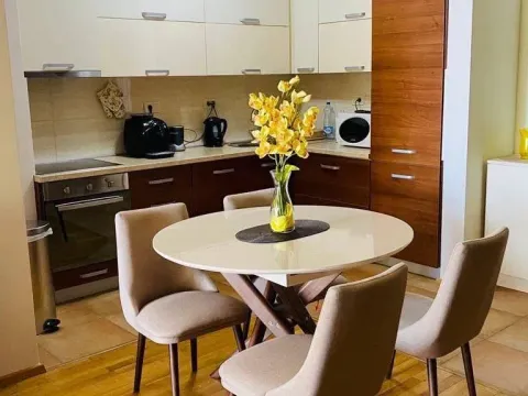 Rent, one bedroom apartment, 70m², Bečići, Budva - image 1