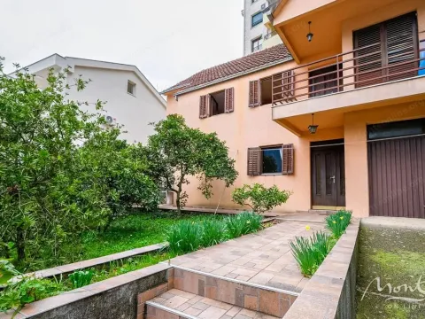 Sale, house, 250m², Dobrota, Kotor - image 17