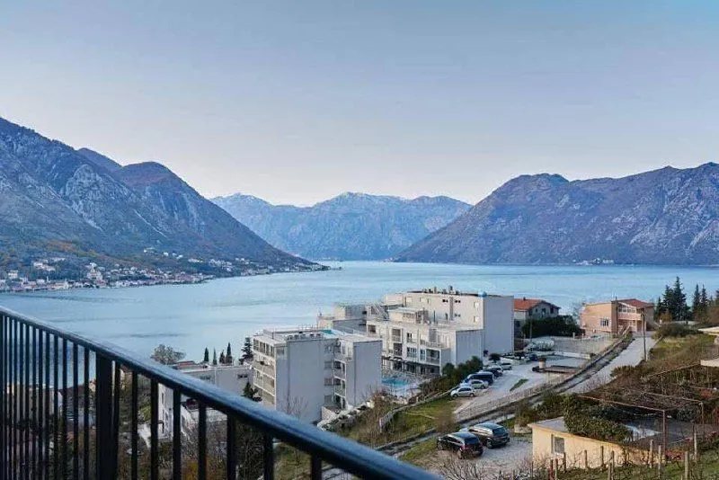 Prodaja, dvosoban stan, 74m², Dobrota, Kotor
