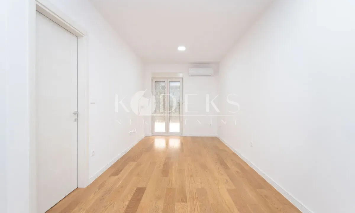 Izdavanje, jednosoban stan, 40m², Central Point, Podgorica