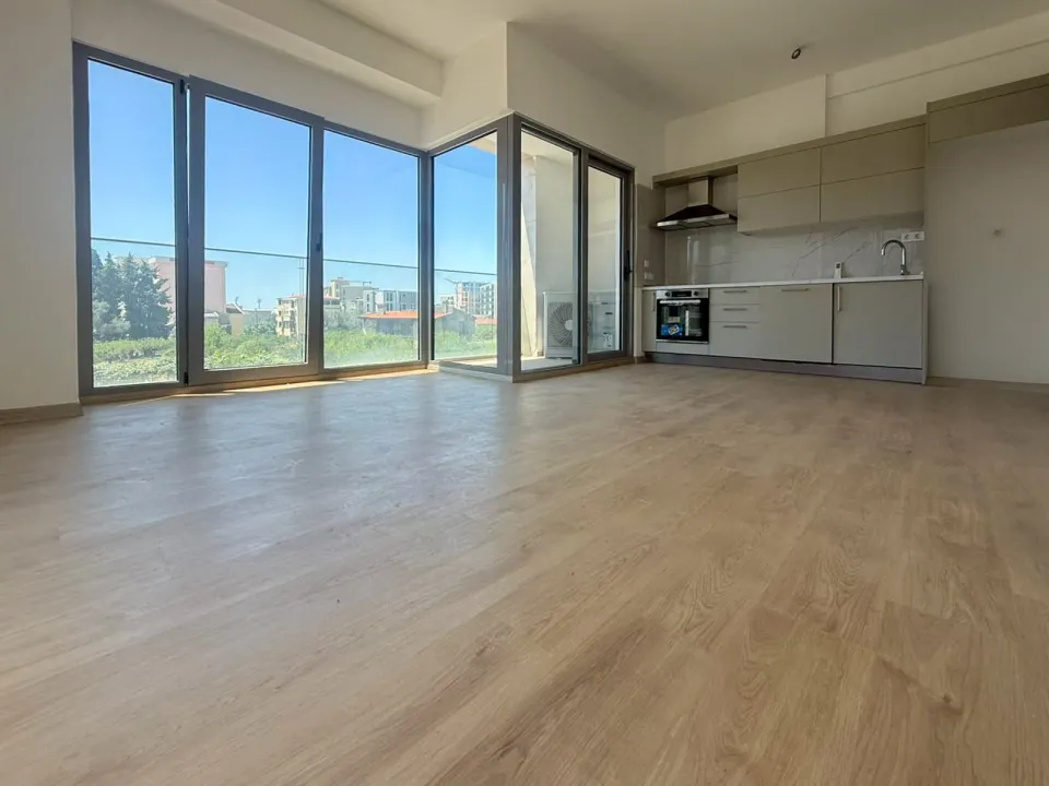 Prodaja, dvosoban stan, 77m², Centar, Bar