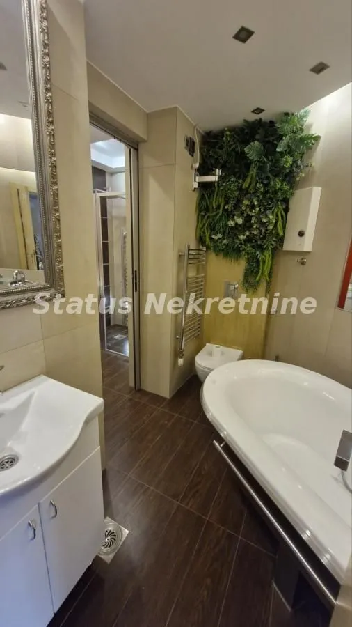 Izdavanje, četvorosoban stan, 116m², Novi Sad, Srbija