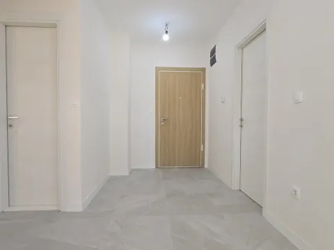 Rent, office space, 93m², Central Point, Podgorica - image 2