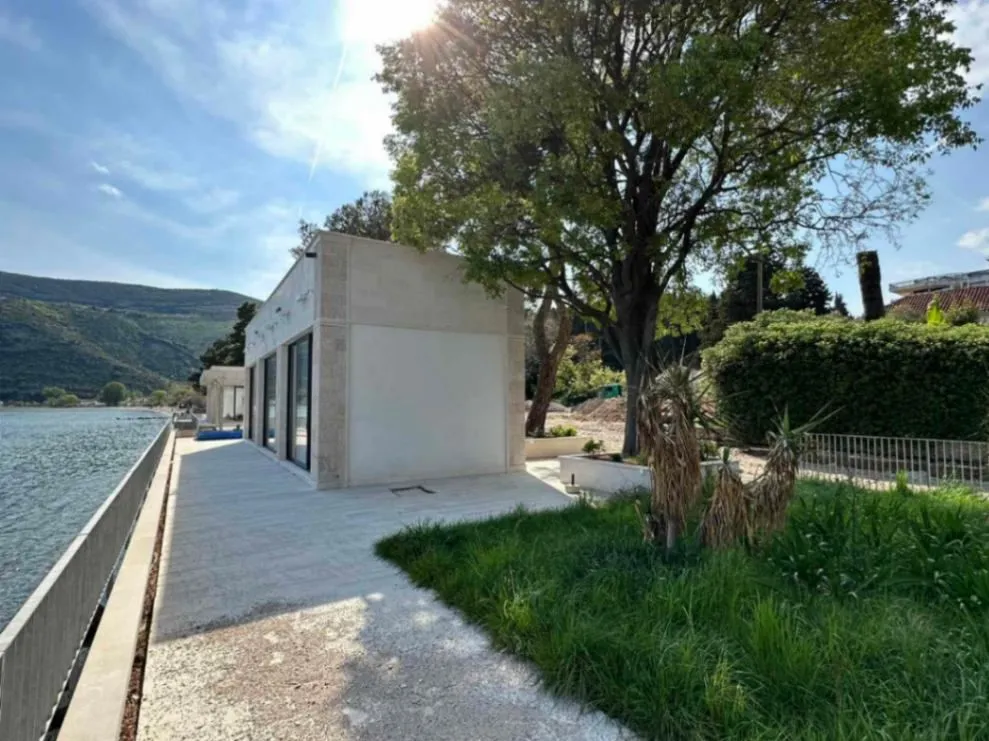 Izdavanje,  poslovni prostor, 178m2, Igalo, Herceg Novi