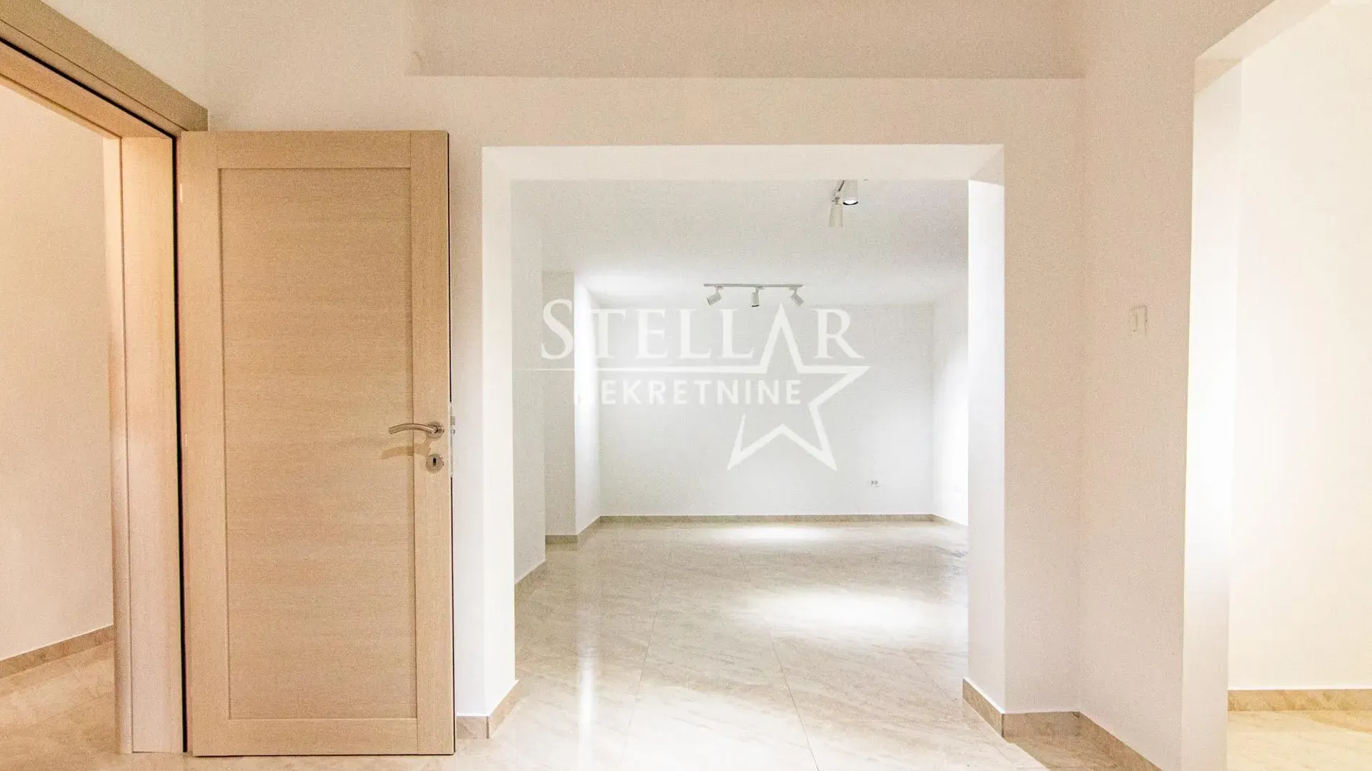 Rent, office space, 90m², Masline, Podgorica