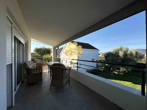 Izdavanje, kuća, 180m², Vranići, Podgorica - image 11