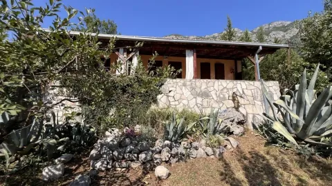 Kuća in Risan