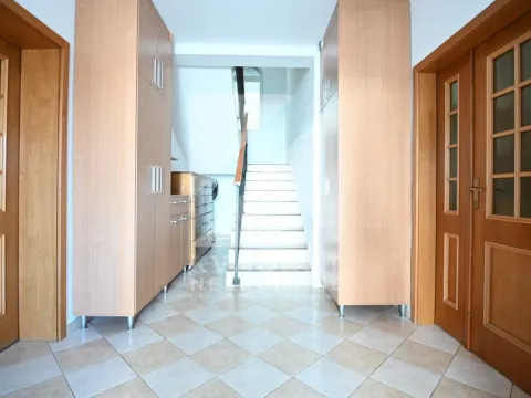 Rent, house, 400m², Zlatica, Podgorica - image 29
