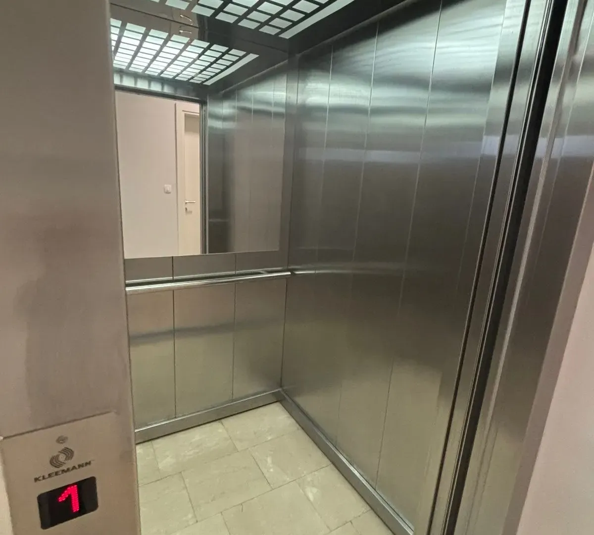Izdavanje, jednosoban stan, 68m², Donja Lastva, Tivat
