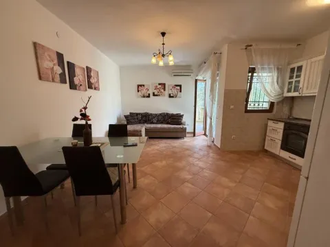 Sale, three bedroom apartment, 99m², Petrovac, Budva - image 1