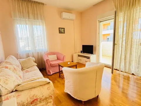 Izdavanje, jednosoban stan, 50m², City Kvart, Podgorica - image 1