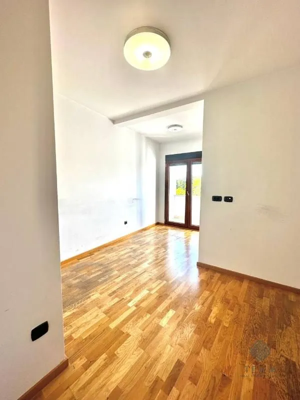 Rent, office space, 200m², Centar, Podgorica