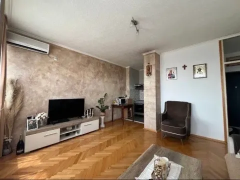 Prodaja, jednosoban stan, 48m², Pejton, Podgorica - image 2