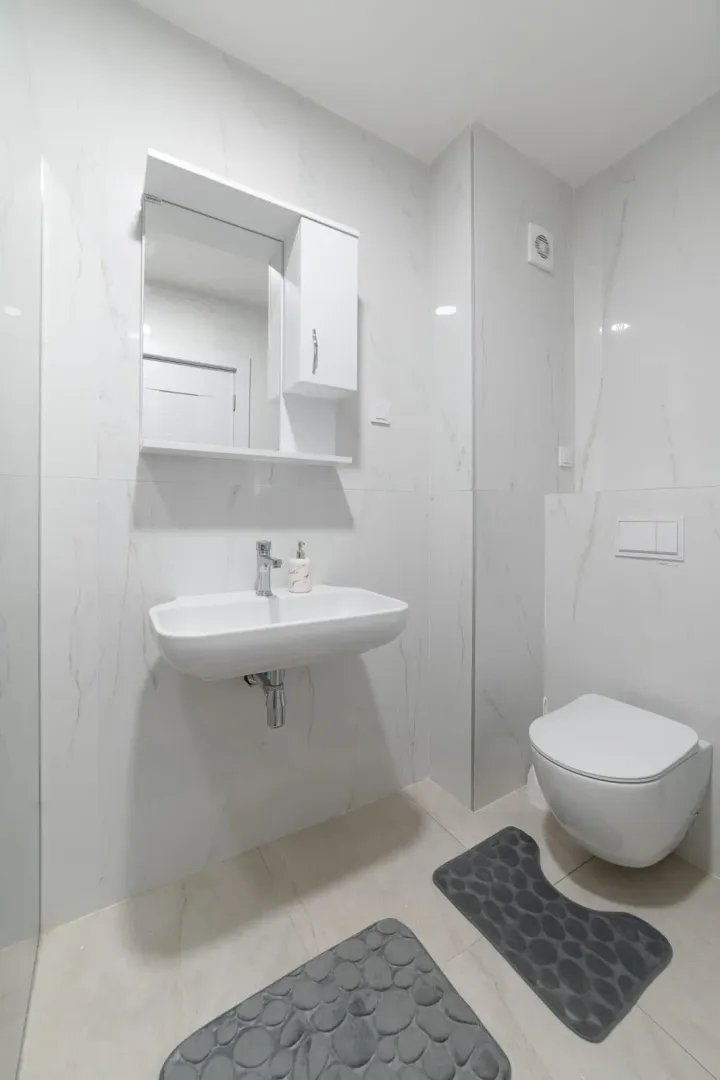 Izdavanje, jednosoban stan, 57m², Bečići, Budva
