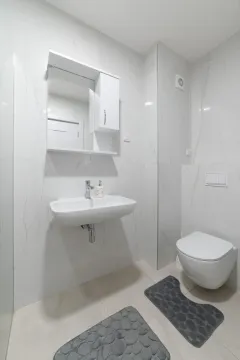 Izdavanje, jednosoban stan, 57m², Bečići, Budva - image 16