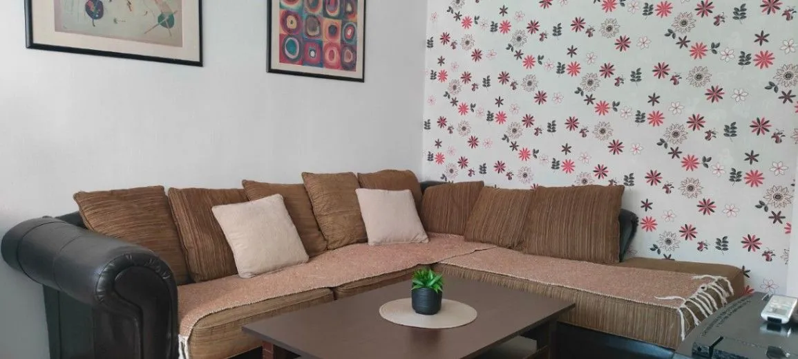 Izdavanje, dvosoban stan, 60m², Centar, Cetinje