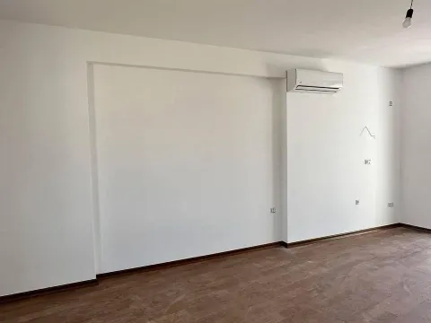 Prodaja, jednosoban stan, 44m², Centar, Bar - image 2