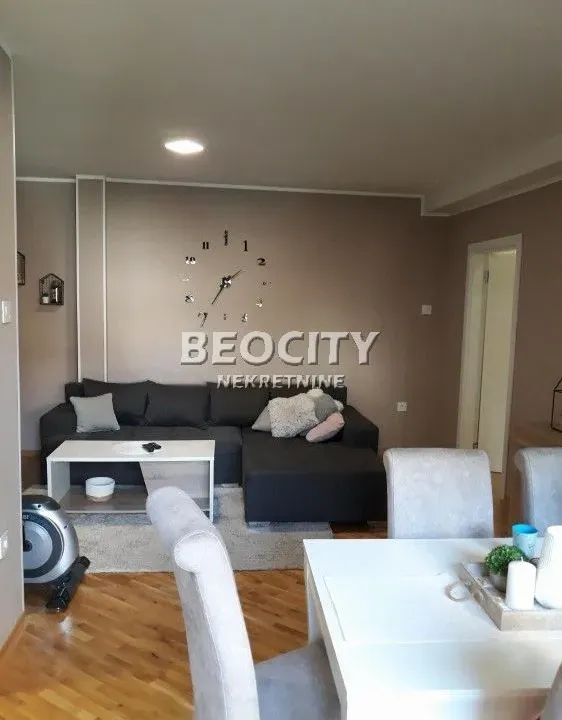 Prodaja, dvosoban stan, 54m², Centar, Novi Sad